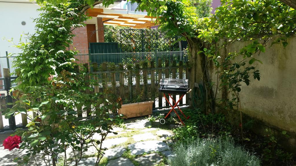 B&B Casa Di Claudia Марина-ді-Каррара Екстер'єр фото